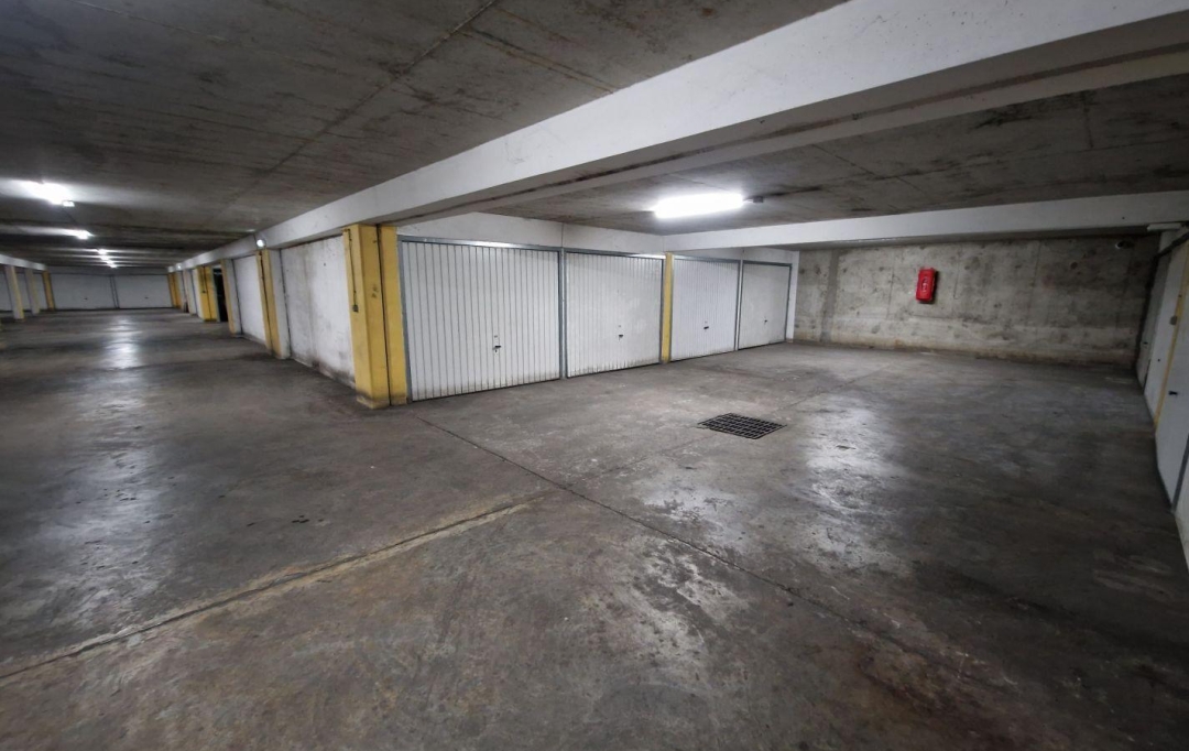 Annonces CHAPONOST : Garage / Parking | VILLEURBANNE (69100) | 13 m2 | 21 000 € 
